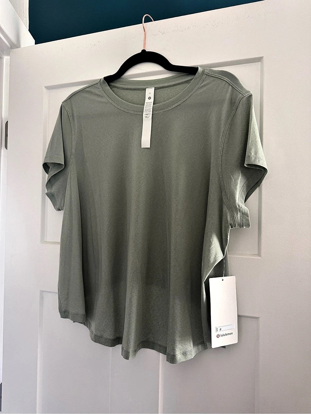 lululemon Lightweight Training Short Sleeve Short Sleeve Green Size 14 NWT